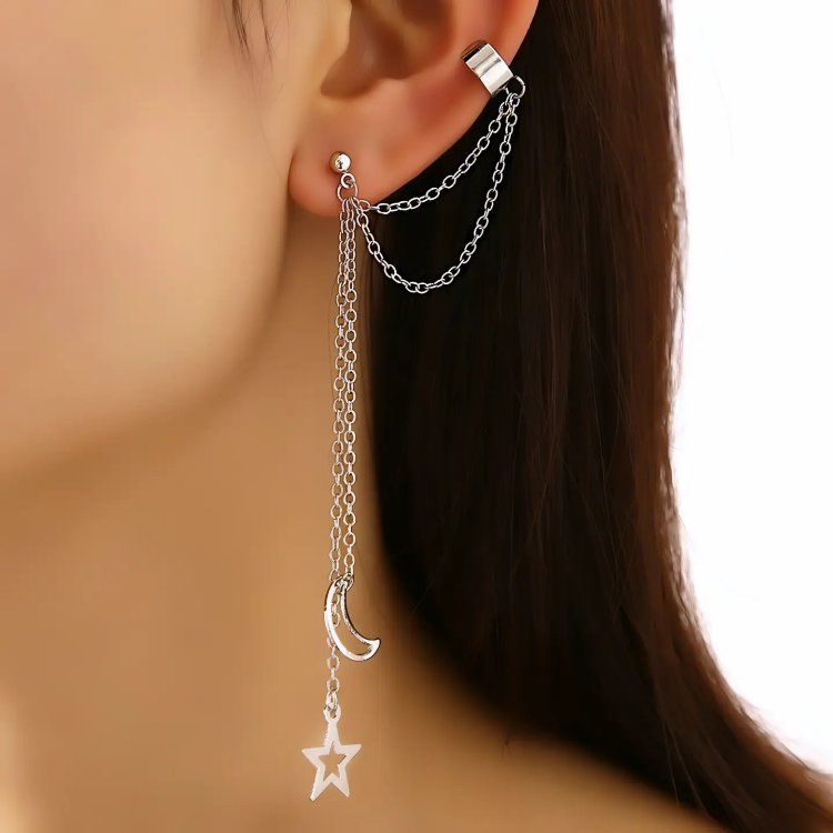 Ay ve yıldız detaylı kıkırdak küpe earcuff