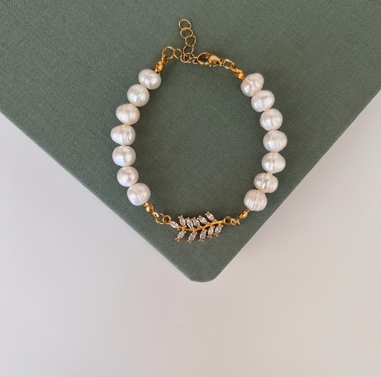 Yaprak Charm İnci Bileklik