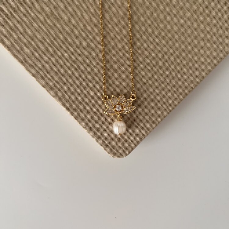 Lotus İnci Kolye