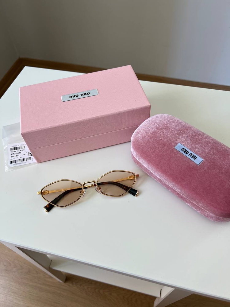 Miu Miu Logo Güneş Gözlüğü