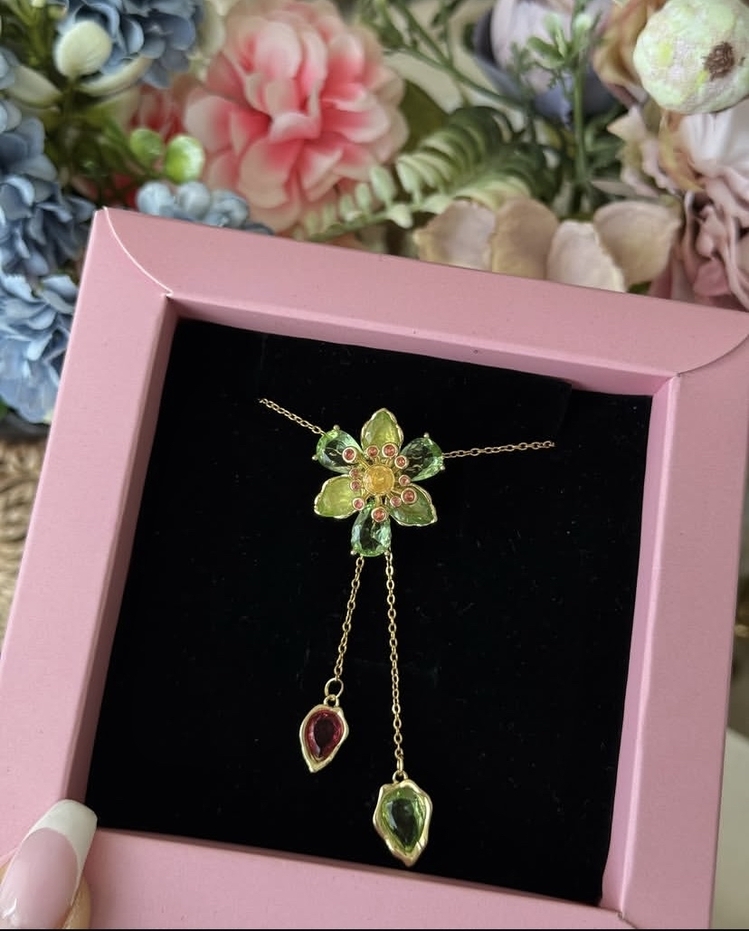 Swarovski Çiçek Kolye