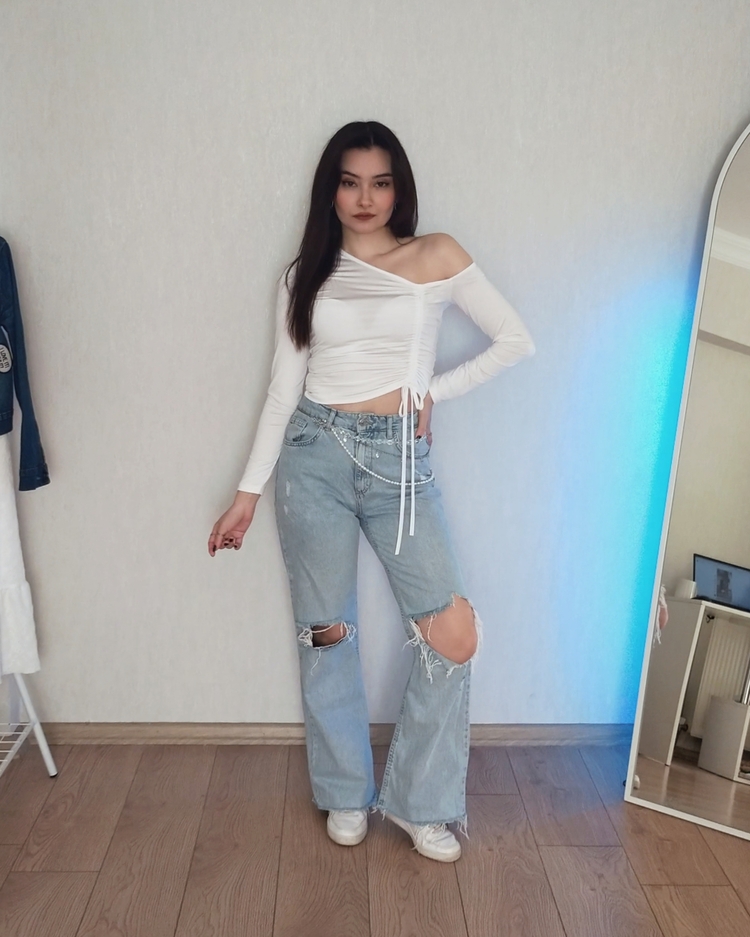 Tek Omzu Açık Büzgülü Bluz