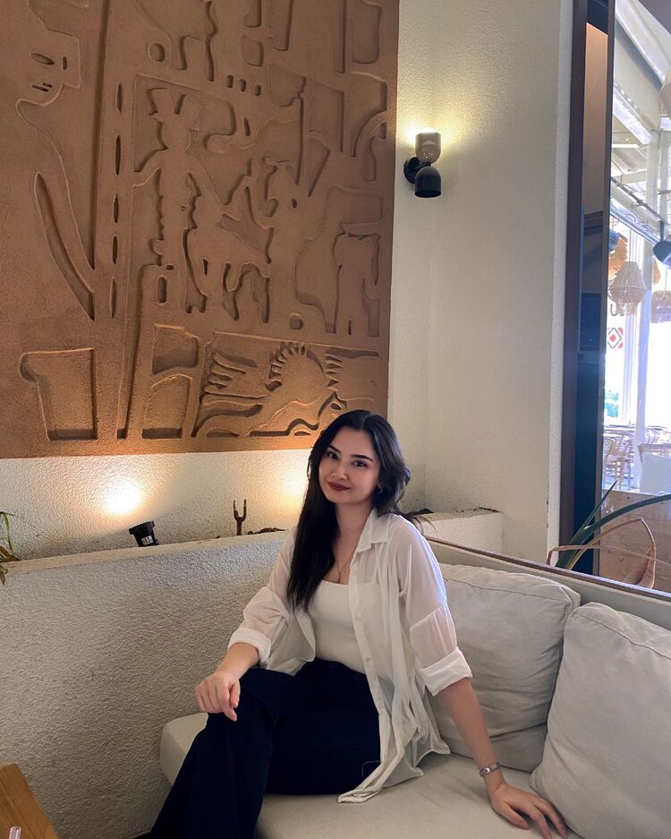 Transparan Beyaz Gömlek 