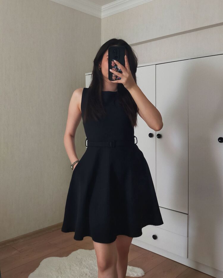 Kemerli Siyah Elbise 