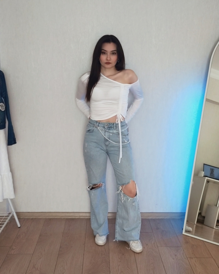 Tek Omzu Açık Büzgülü Bluz