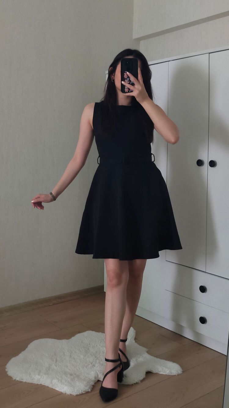 Kemerli Siyah Elbise 