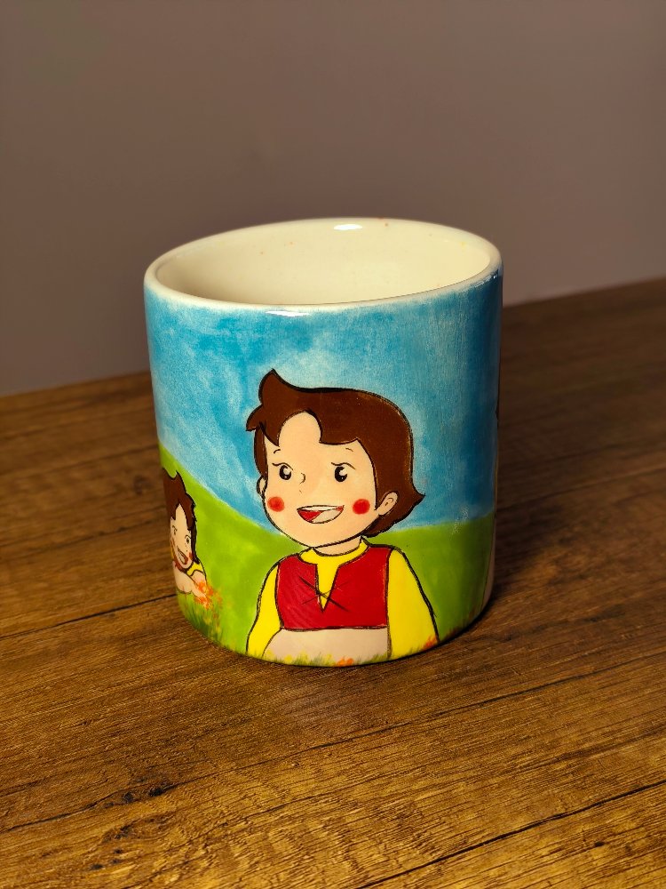 Heidi El Yapımı Seramik Kupa – 300 ml | Tamamı El Boyaması Koleksiyon Kupası