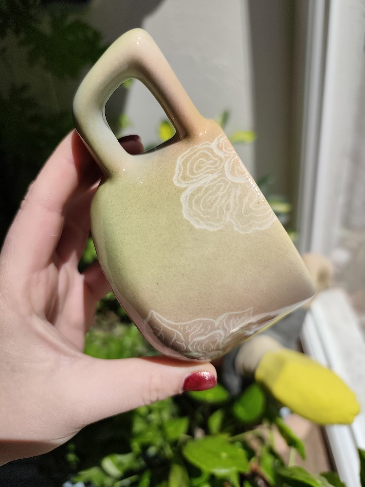 El Yapımı Seramik Kupa | Pastel Geçişli, Çiçek Desenli Özgün Tasarım