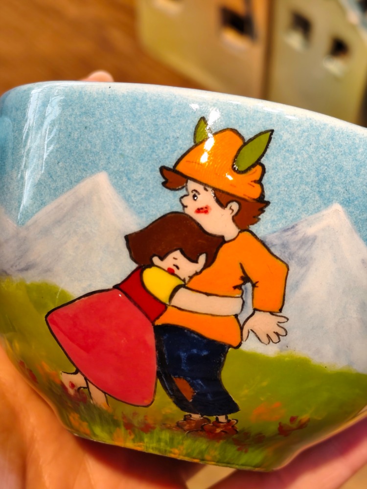 Heidi & Peter El Çizimi Seramik Kupa – El Yapımı Nostaljik Kupa