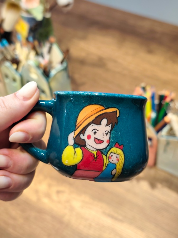 Heidi El Çizimi Seramik Fincan – El Yapımı Nostaljik Fincan