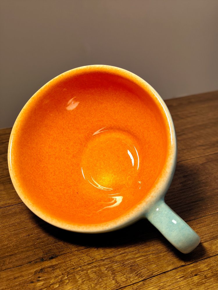 Heidi Çiçek Tarlasında El Yapımı Seramik Fincan – 280 ml | Tamamı El Boyaması
