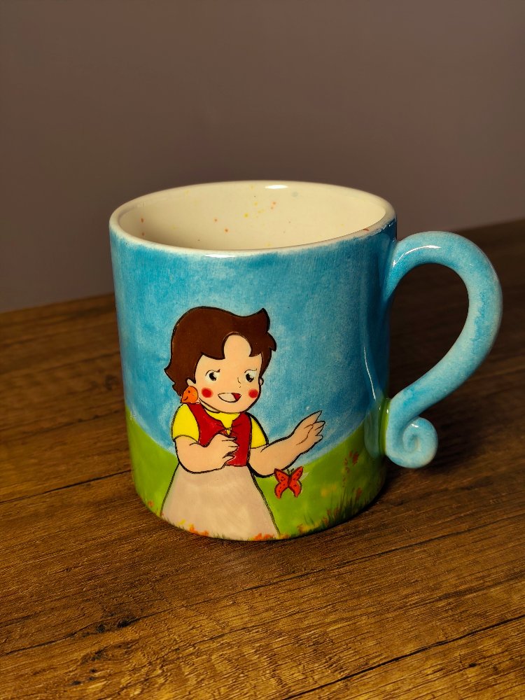 Heidi El Yapımı Seramik Kupa – 300 ml | Tamamı El Boyaması Koleksiyon Kupası