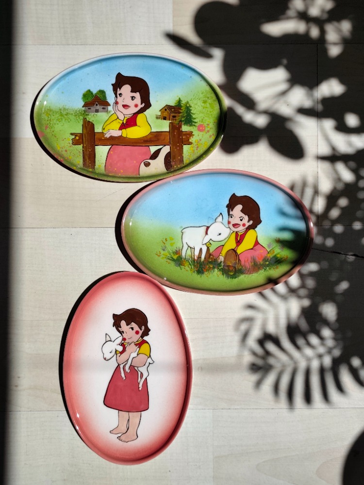 Heidi ve Keçi Sevgisi El Boyaması Dekoratif Seramik Tabak