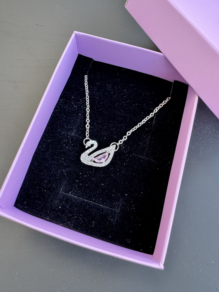 SWAROVSKI MODEL PEMBE GÜMÜŞ KUĞU KOLYE ÇELİK 