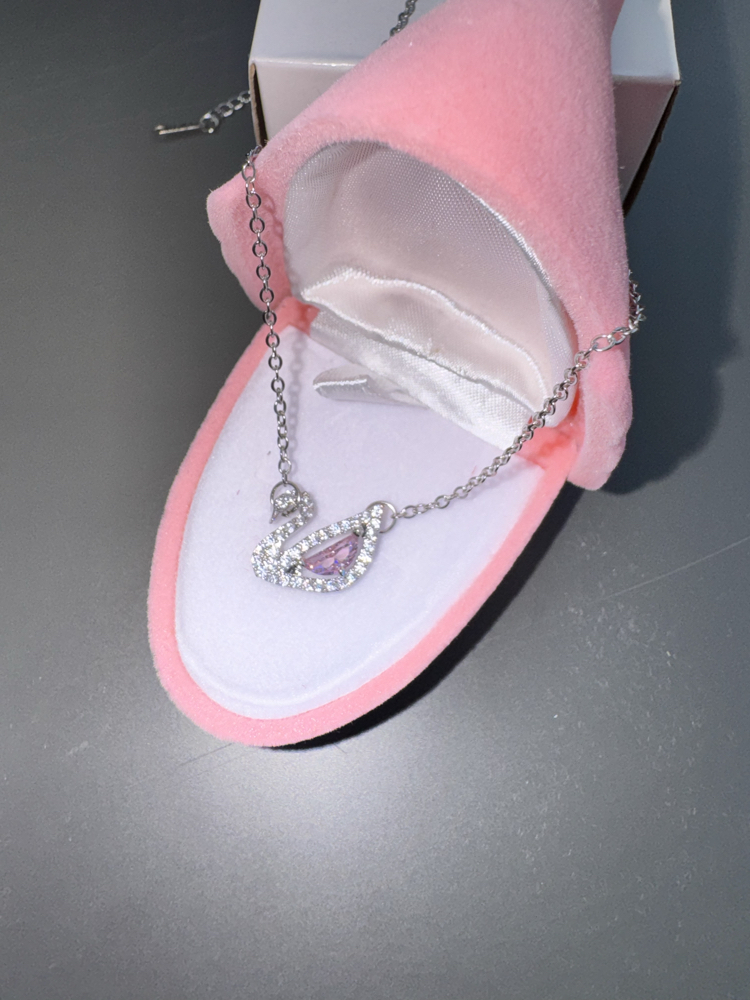 SWAROVSKI MODEL PEMBE GÜMÜŞ KUĞU KOLYE ÇELİK 