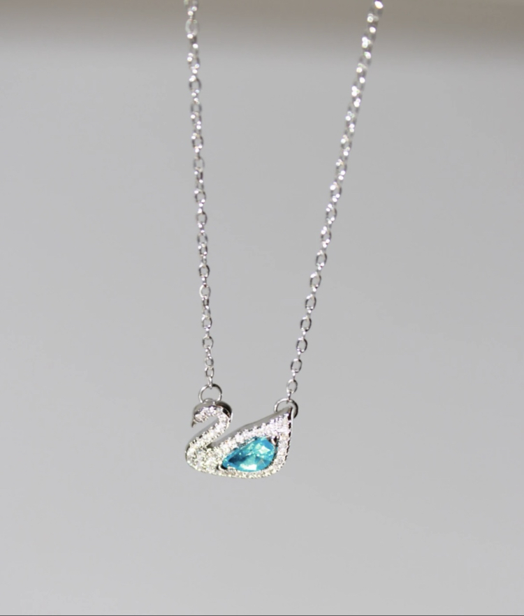 MAVİ TAŞLI SWAROVSKI MODEL KUĞU KOLYE 