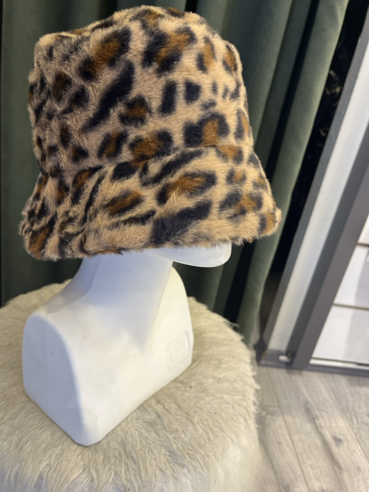Leopar şapka