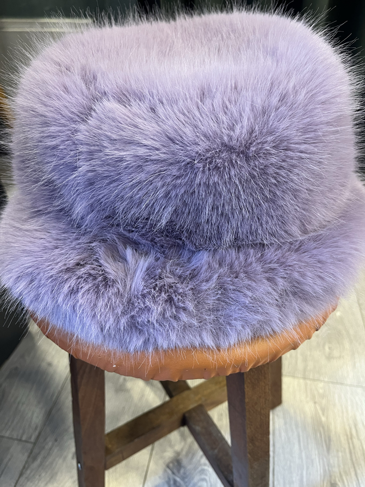 Mor peluş şapka 