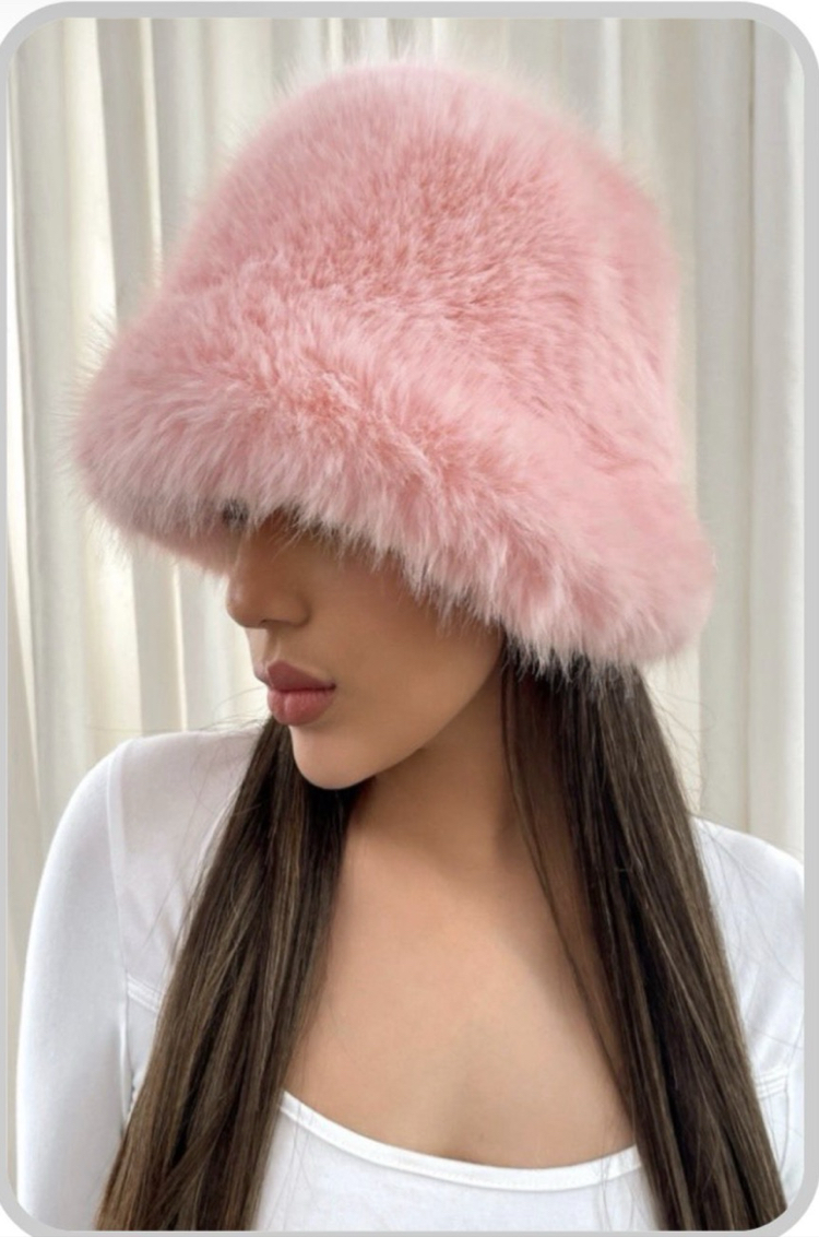 Pembe peluş kalpak
