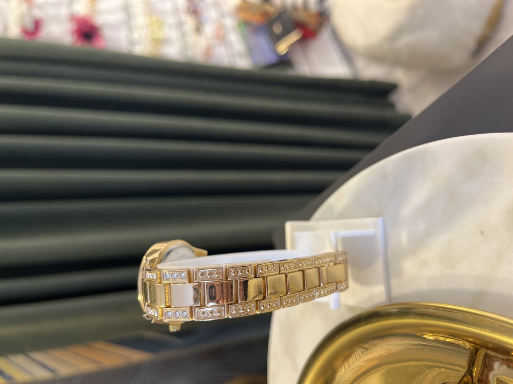 Gold içi beyaz taşlı saat 