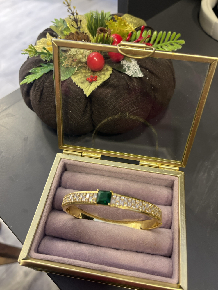 Taş detay gold kelepçe