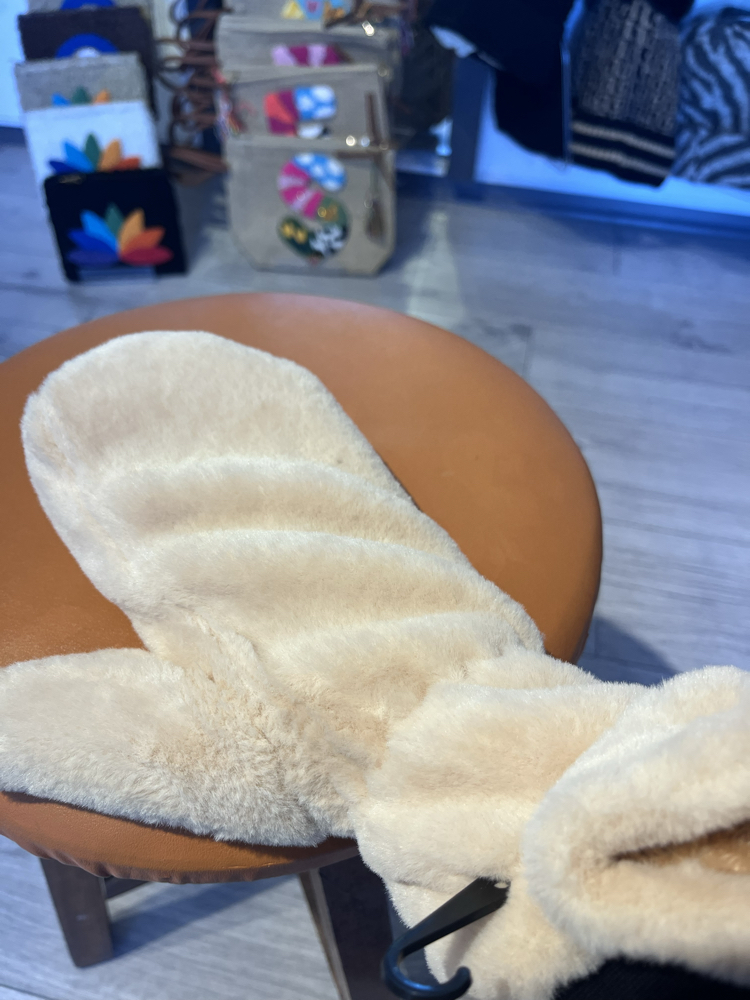 Peluş eldiven bej