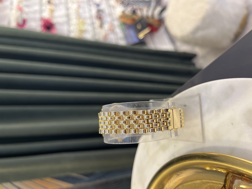 Gold içi beyaz saat 
