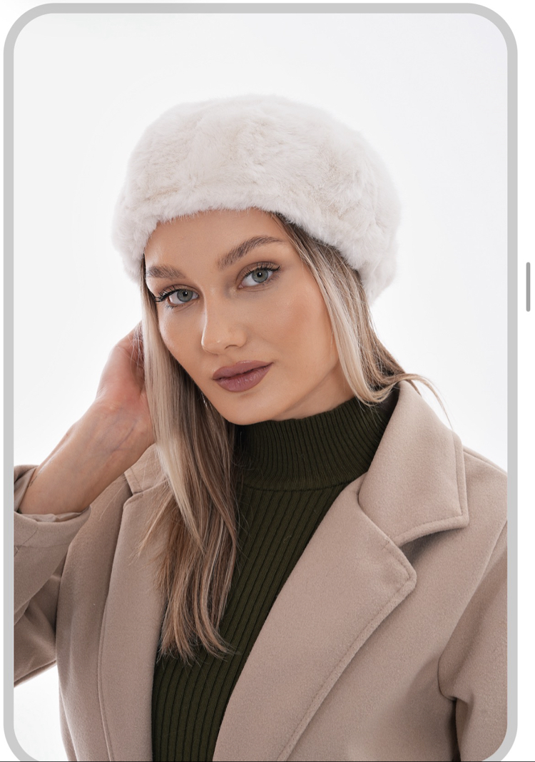 Bej peluş ressam bere 