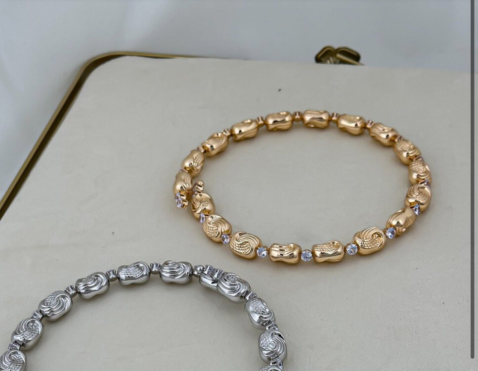 Gold choker