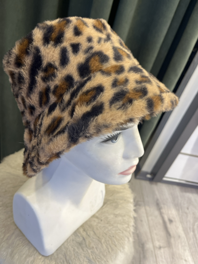 Leopar şapka