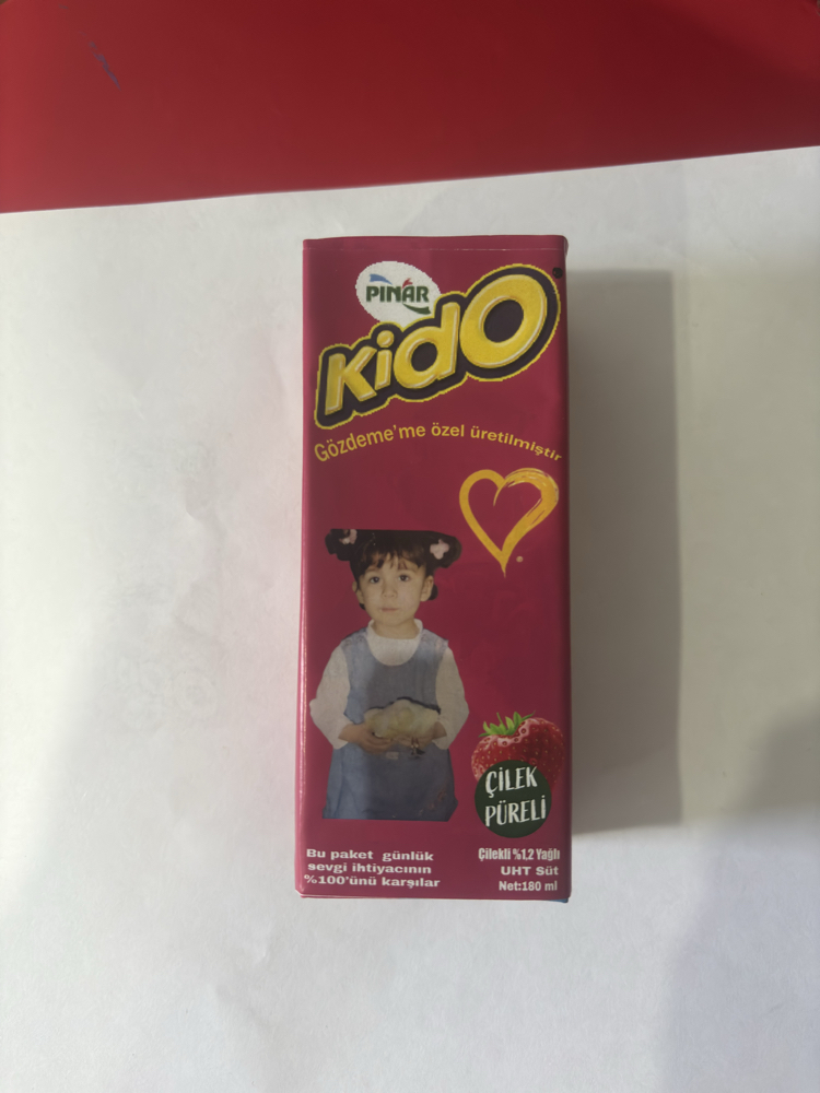 Kişiye özel çilekli süt
