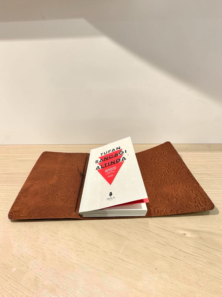 A5 boyutundaki defterler için 3 lastikli 'Minimal' Defter Kılıfı