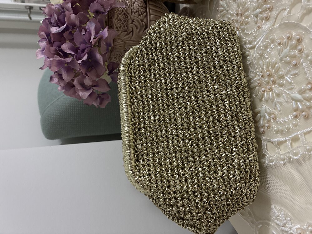 M boy Gold çanta 18 cm bursla örülür En 23-24 cm  yükseklik 15 cm