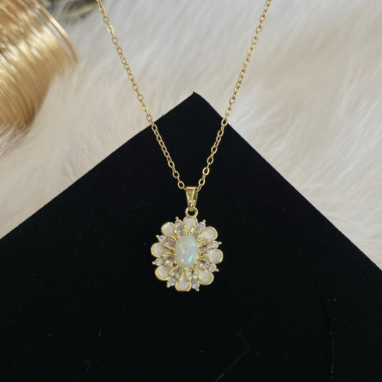 Opal taşlı kolye