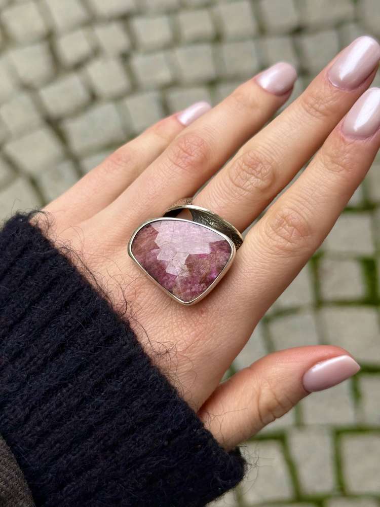 Pembe Safir Yüzük 