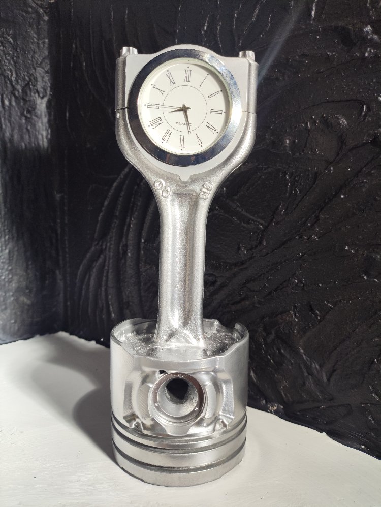 Endüstriyel Tasarım Piston ve Biyel Kolu Masa Saati – Otomobil Temalı El Yapımı Dekor