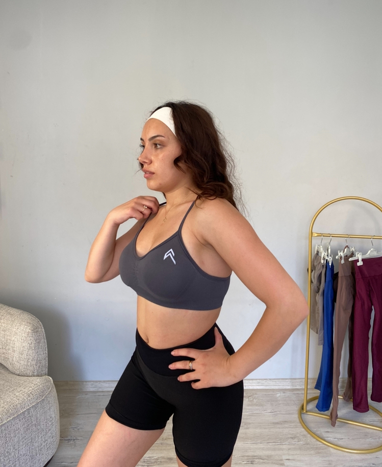 Oner active gri çapraz ipli Bra pedli modeldir 
