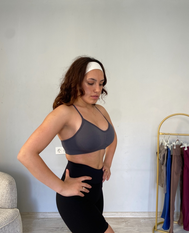 Oner active gri çapraz ipli Bra pedli modeldir 
