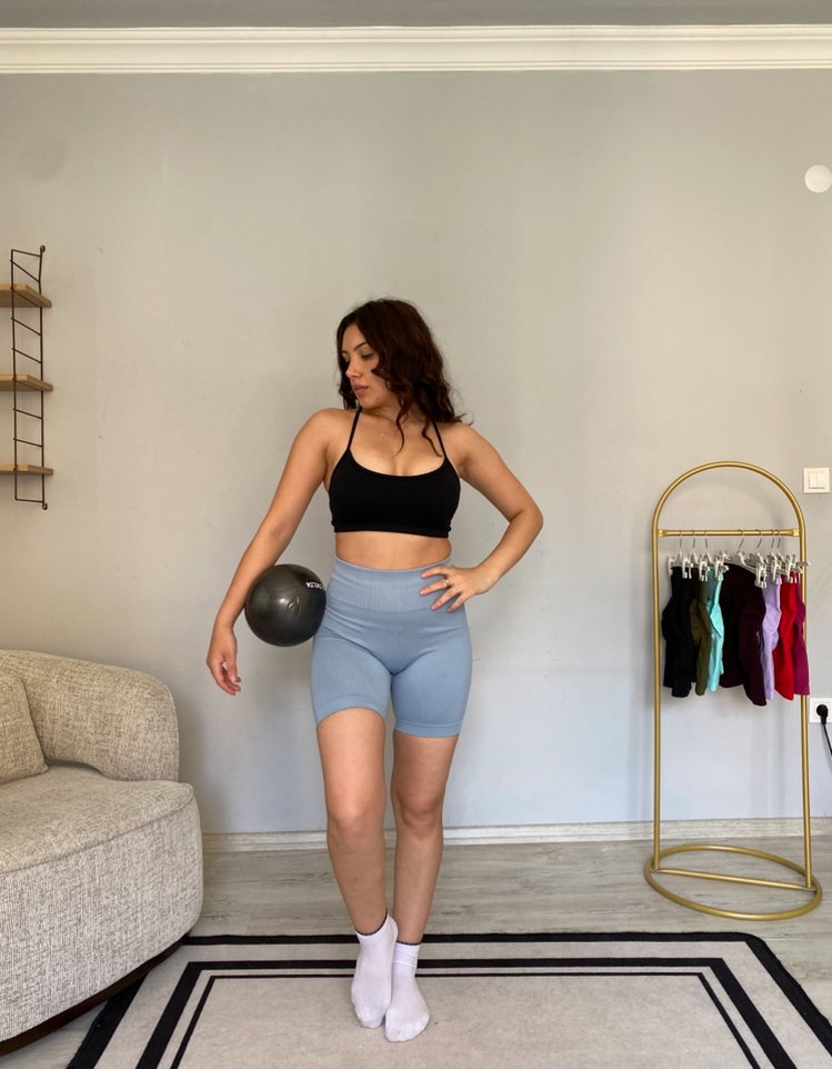 Buz mavisi ekstra push up seamless büzgülü şort