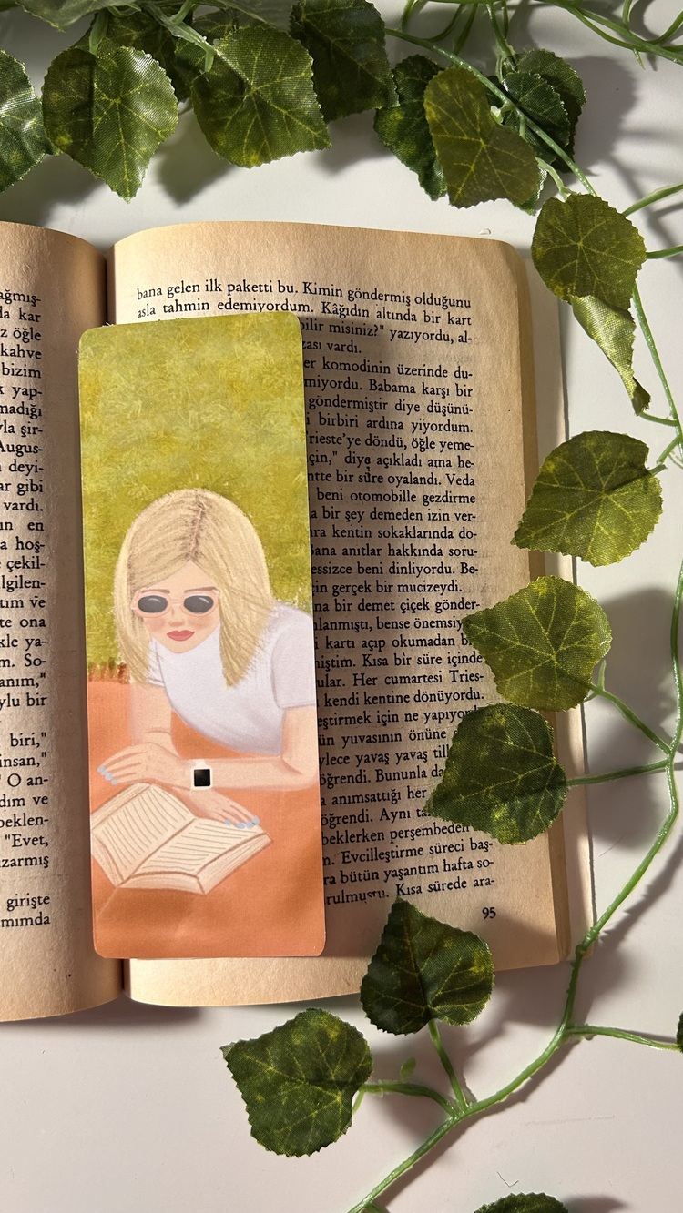 Parktaki kız temalı kitap ayracı