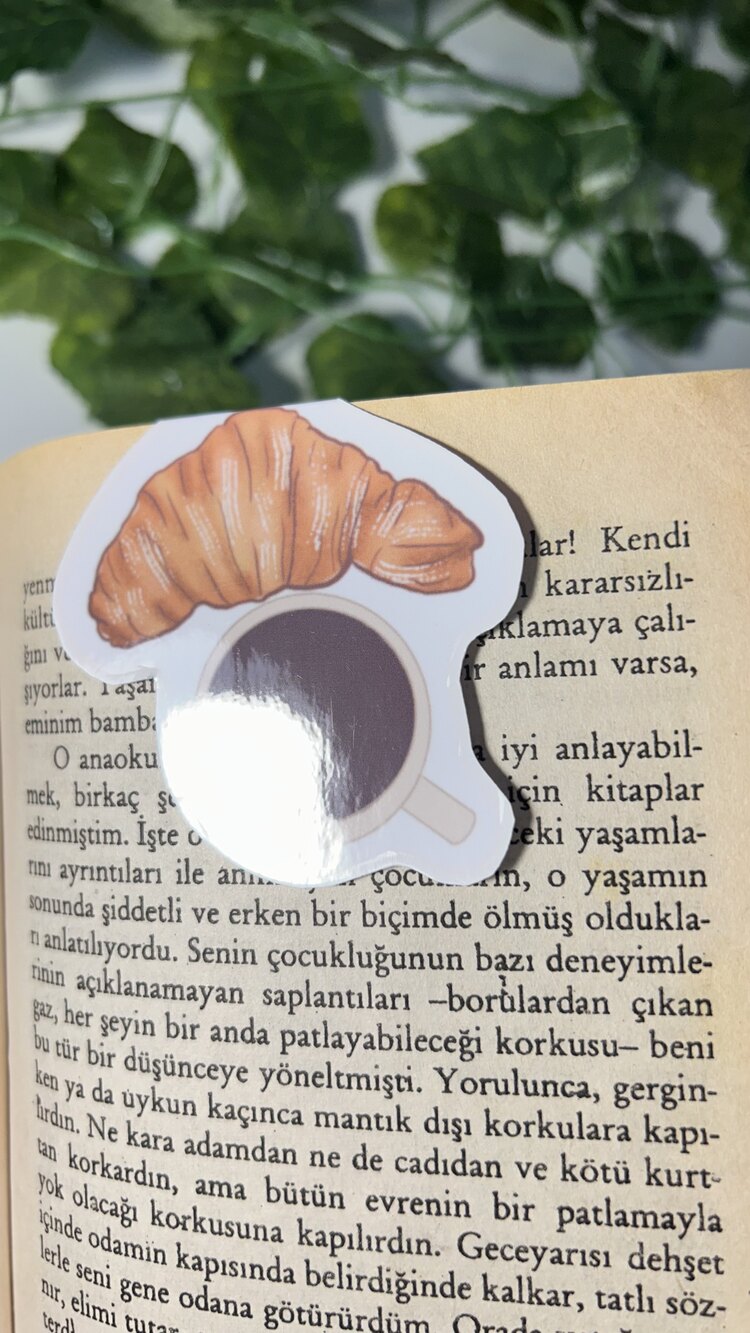 Kruvasan ve kahve mıknatıslı kitap ayracı