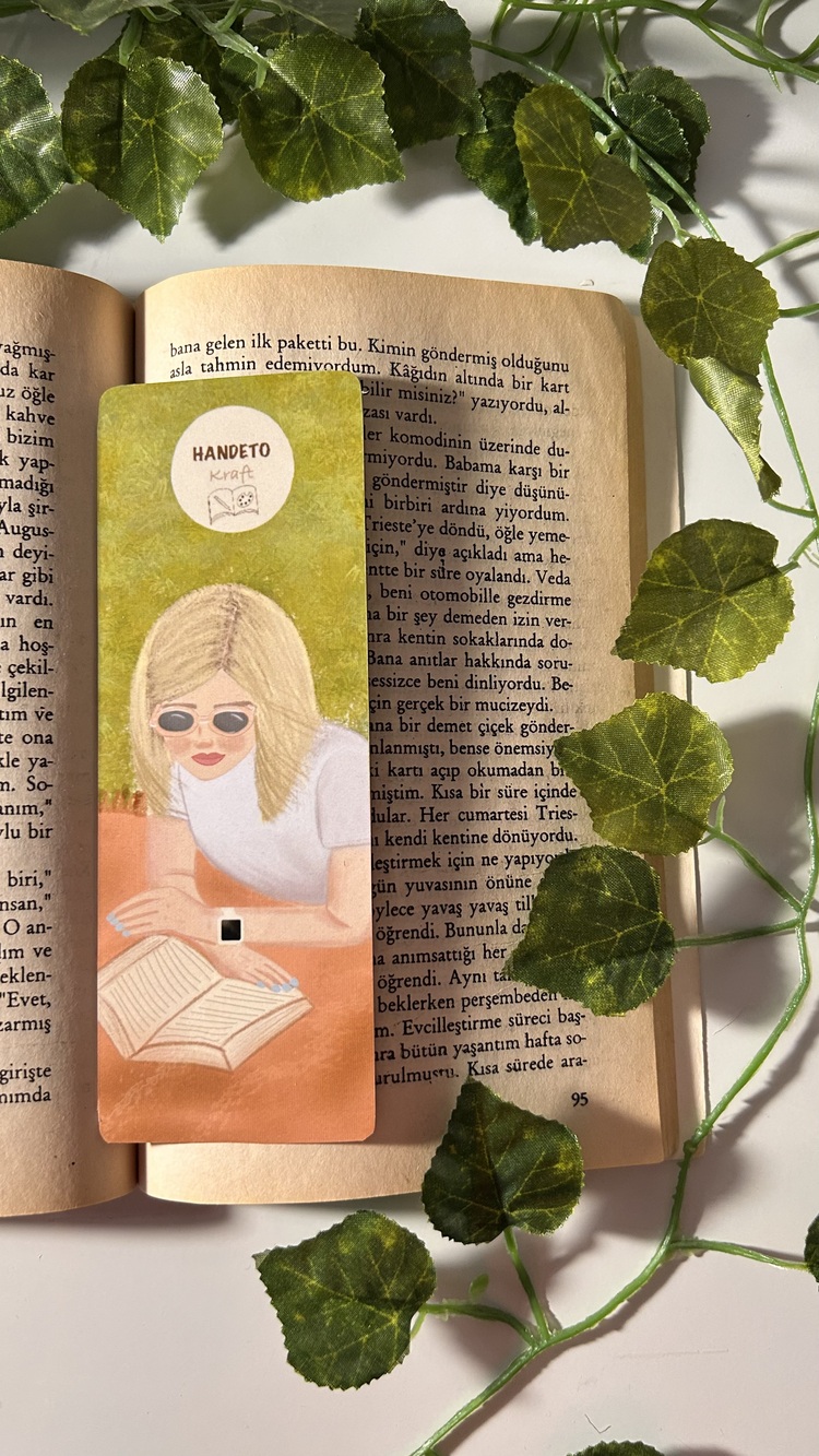 Parktaki kız temalı kitap ayracı