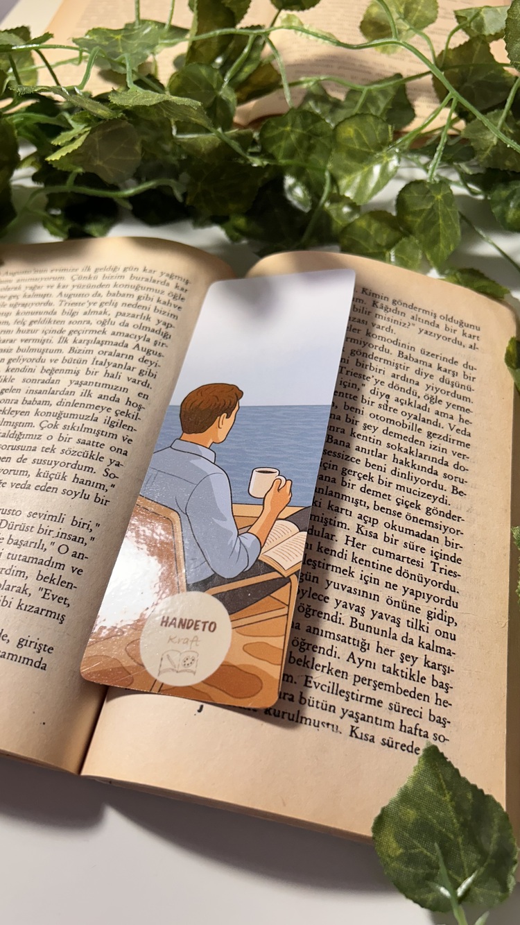 Kitap Okuyan Erkek Kitap Ayracı 5 X 15 Cm Pvc Kaplama Parlak Ve Sert Yapı El Yapımı Bookmark
