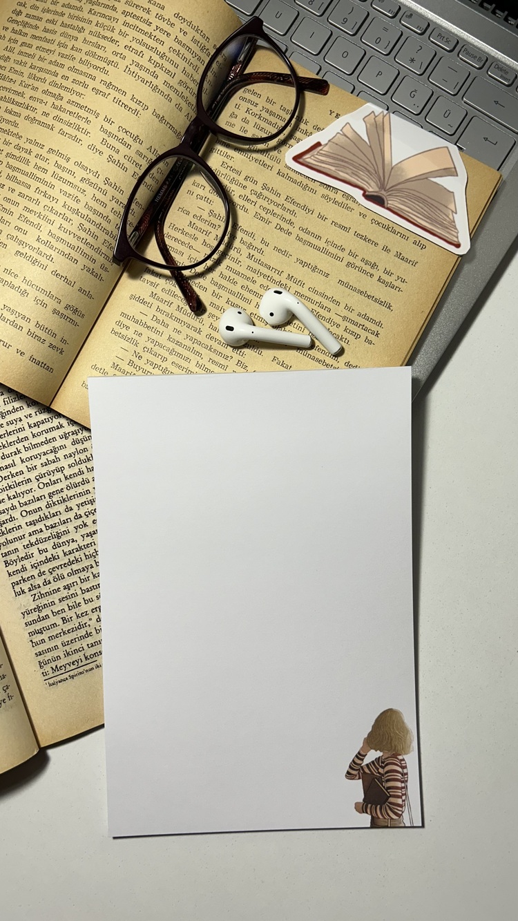 Kitapçı gezen kız temalı notepad/memopad