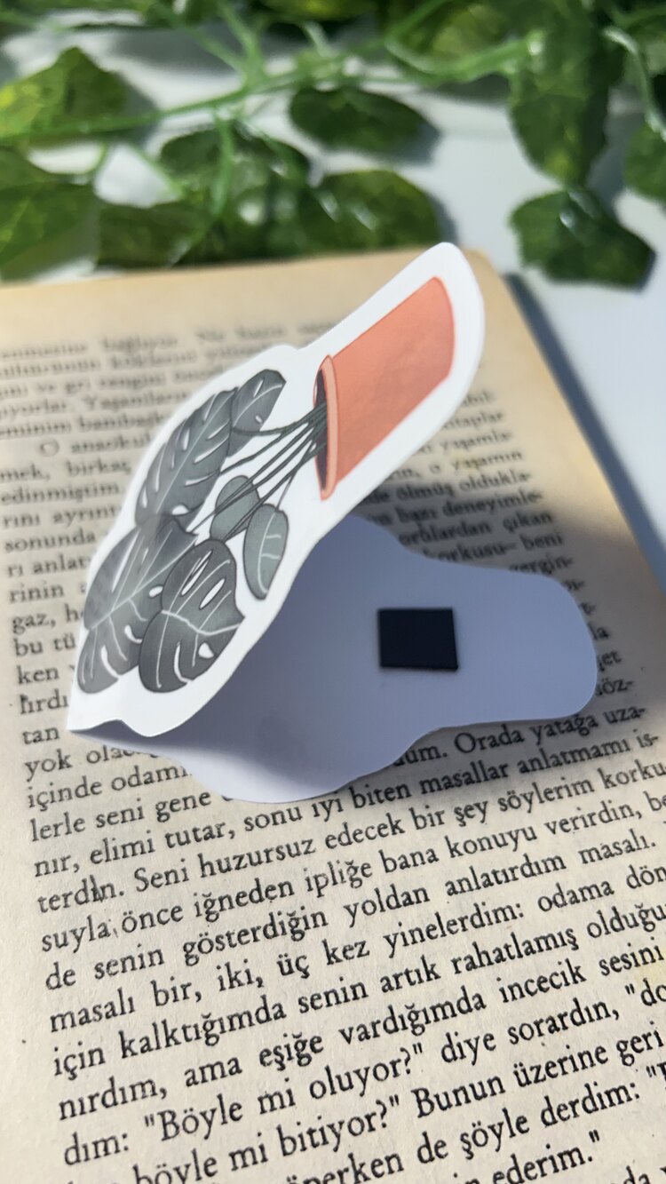 Saksıda deve tabanı mıknatıslı kitap ayracı
