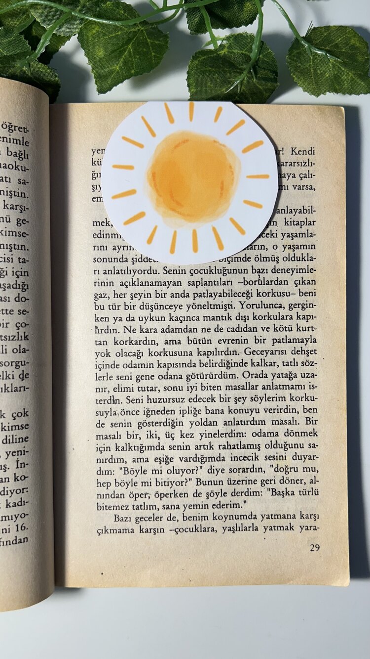 Güneş mıknatıslı kitap ayracı