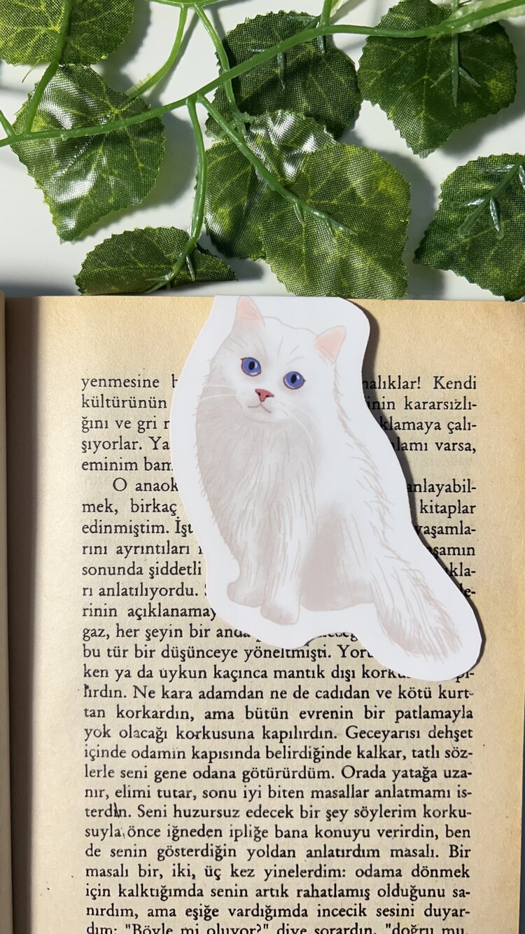 Beyaz kedi mıknatıslı kitap ayracı, Lamine edilmiştir, Parlak ve sert yapı, El yapımı