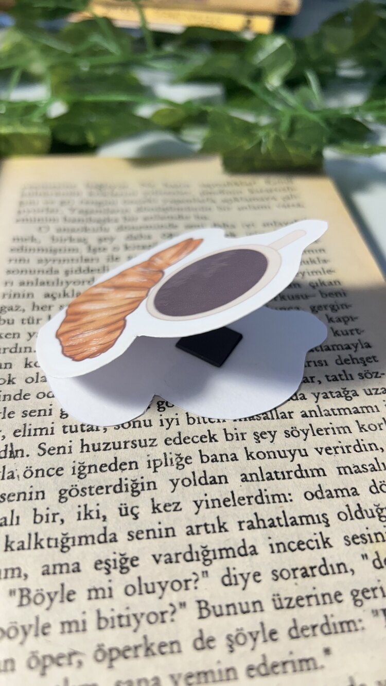 Kruvasan ve kahve mıknatıslı kitap ayracı