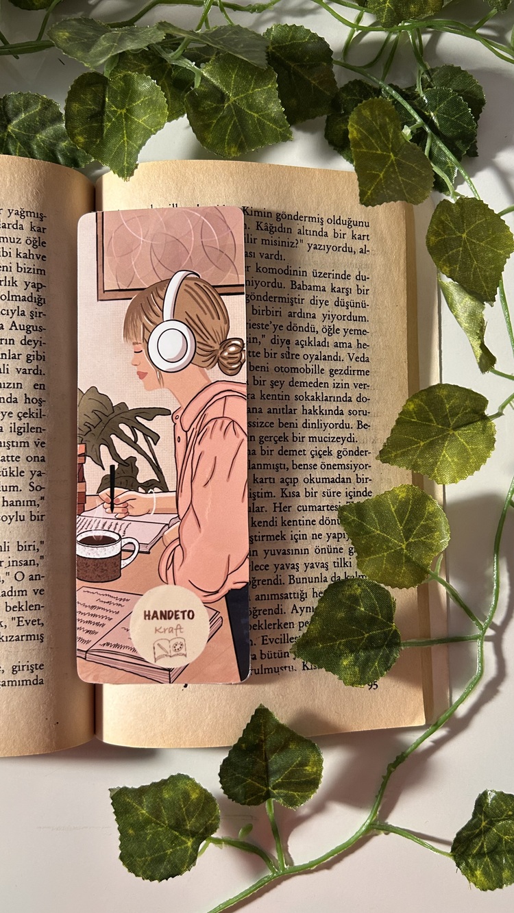 Yazma ve müzik temalı kitap ayracı