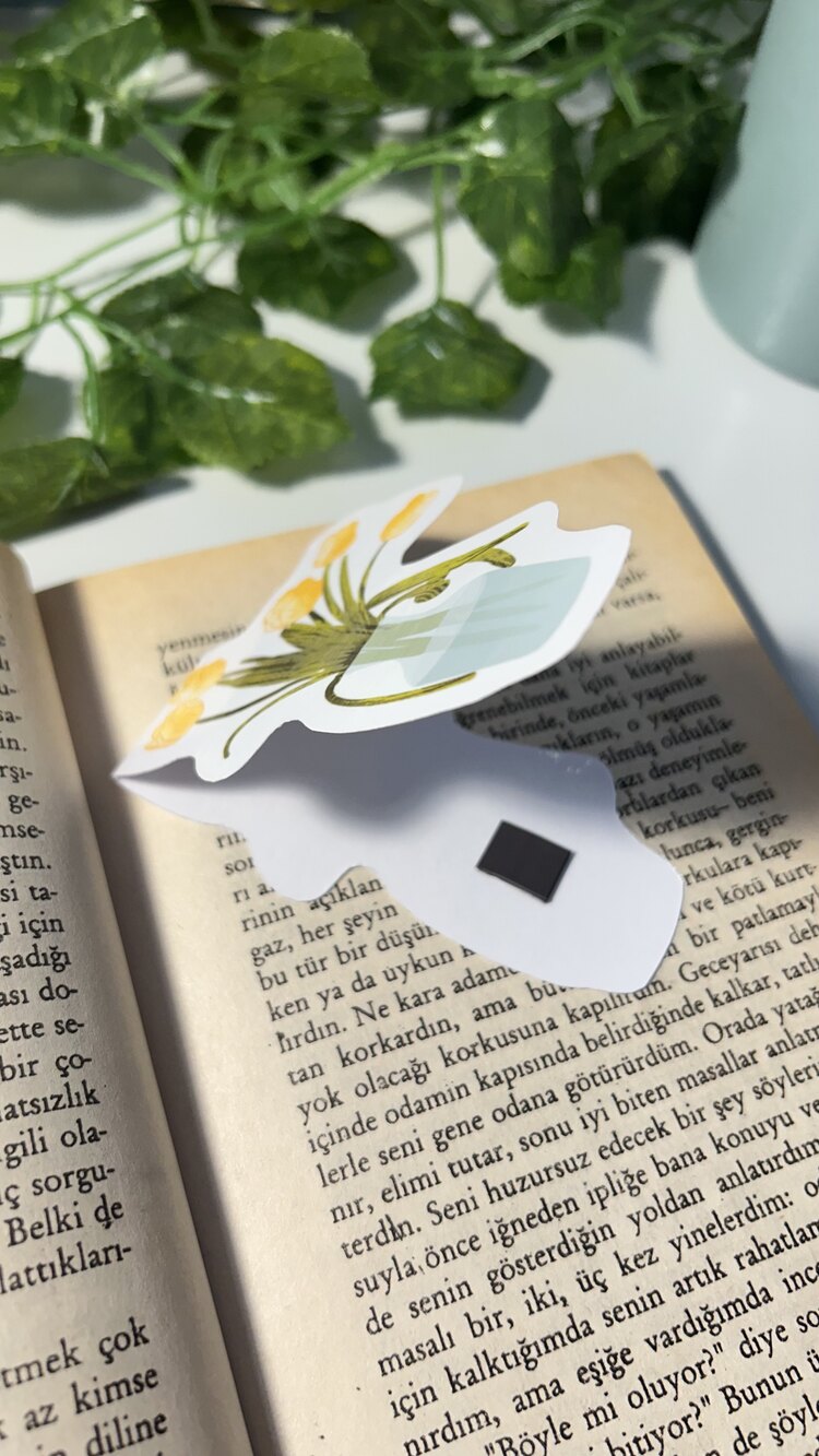 Sarı lale mıknatıslı kitap ayracı, Lamine edilmiştir, Parlak ve sert yapı, El yapımı